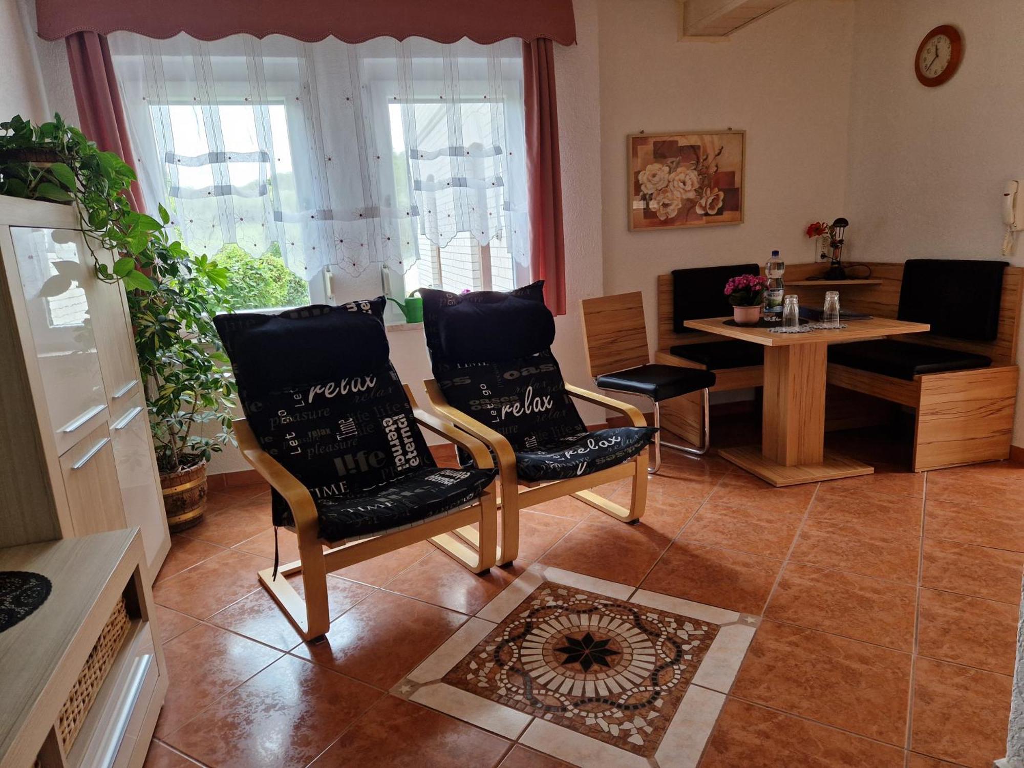 Ferienwohnung Am Oepitzer Berg Pößneck Exteriör bild