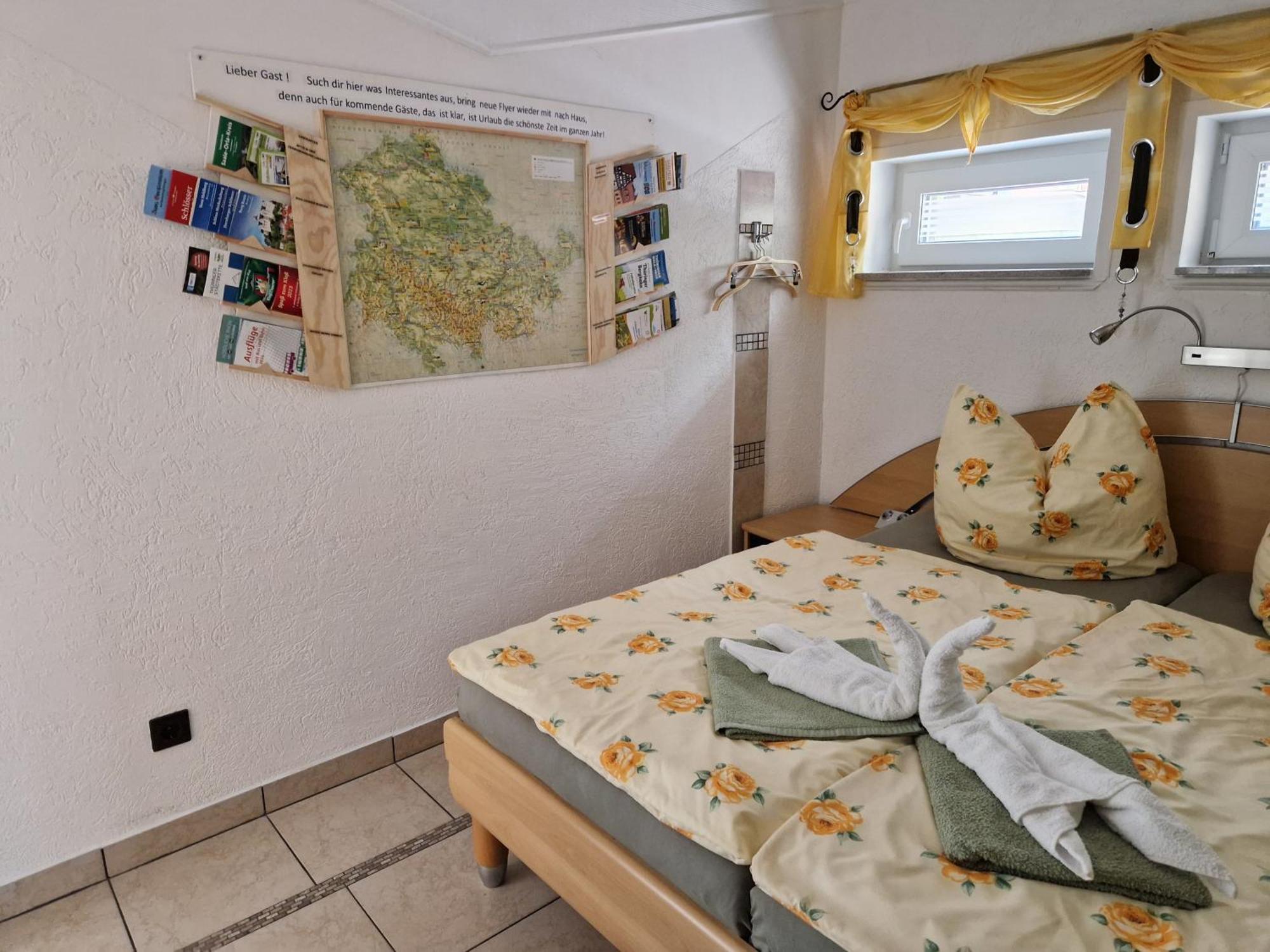 Ferienwohnung Am Oepitzer Berg Pößneck Exteriör bild
